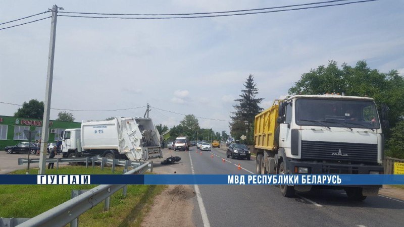 В Брестском районе мотоцикл врезался в мусоровоз, два человека погибли -1