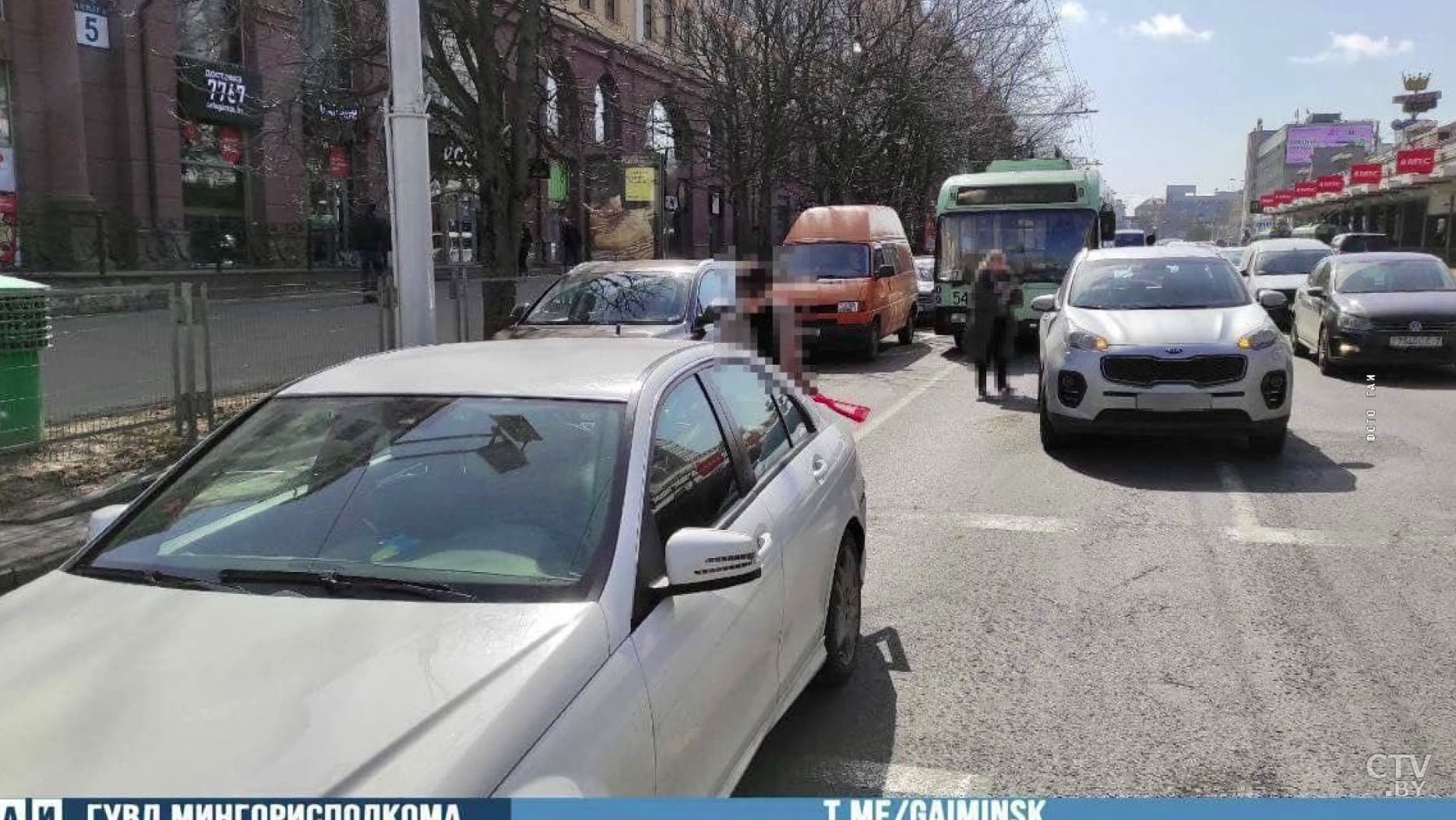 На Немиге столкнулись троллейбус и два авто. Водитель общественного транспорта нарушил дистанцию-1