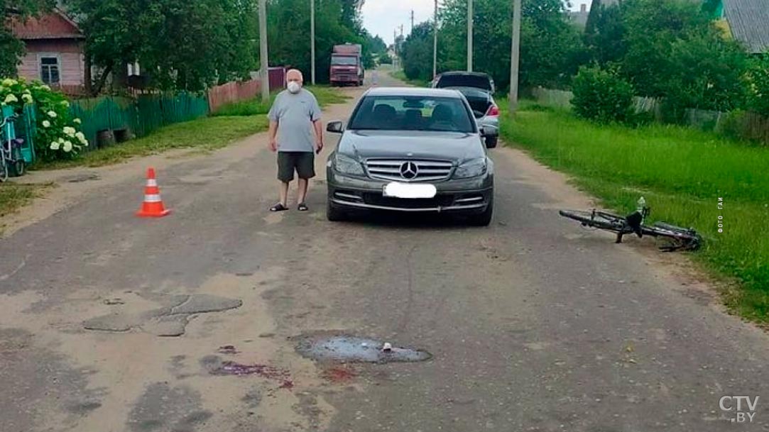В Мядельском районе Mercedes сбил школьника на велосипеде. Мальчик в больнице-1
