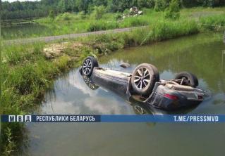 В водоёме под Бобруйском нашли перевёрнутый автомобиль с телами четырёх мужчин