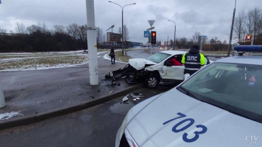 Два автобуса столкнулись на проспекте Машерова, образовалась пробка-1