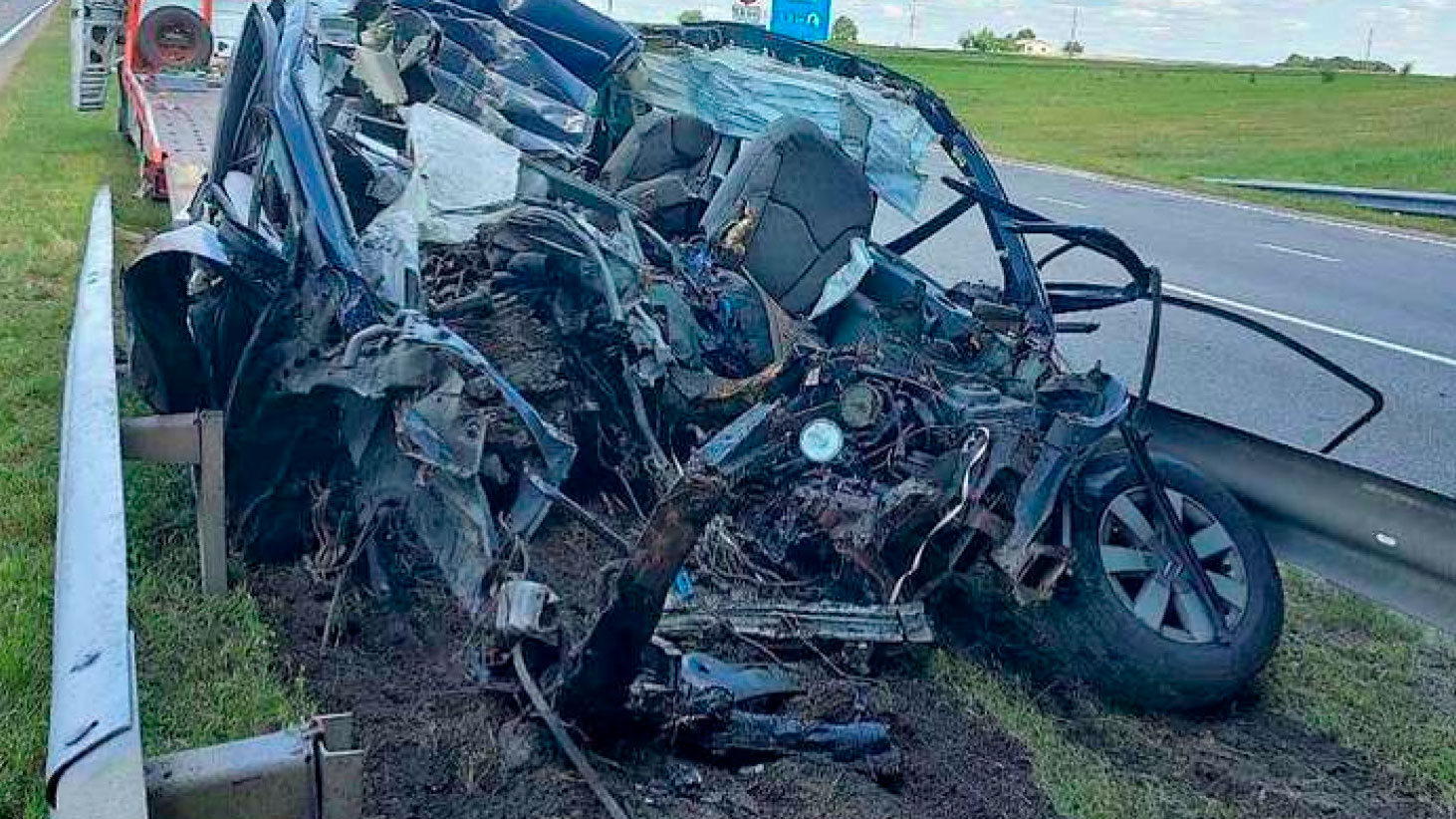 18-летний бесправник на Peugeot врезался в опору путепровода под Минском