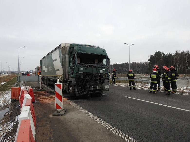 В Польше белорус на фуре сбил двух водителей на трассе -4