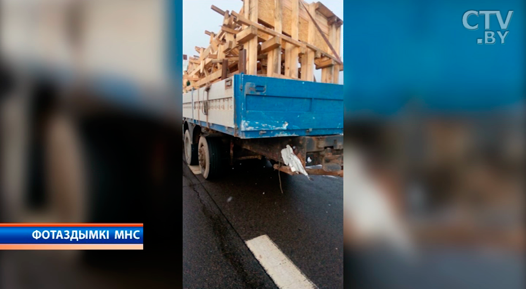 В Минском районе столкнулись легковушка и грузовик: пассажирка оказалась заблокированной в салоне-1