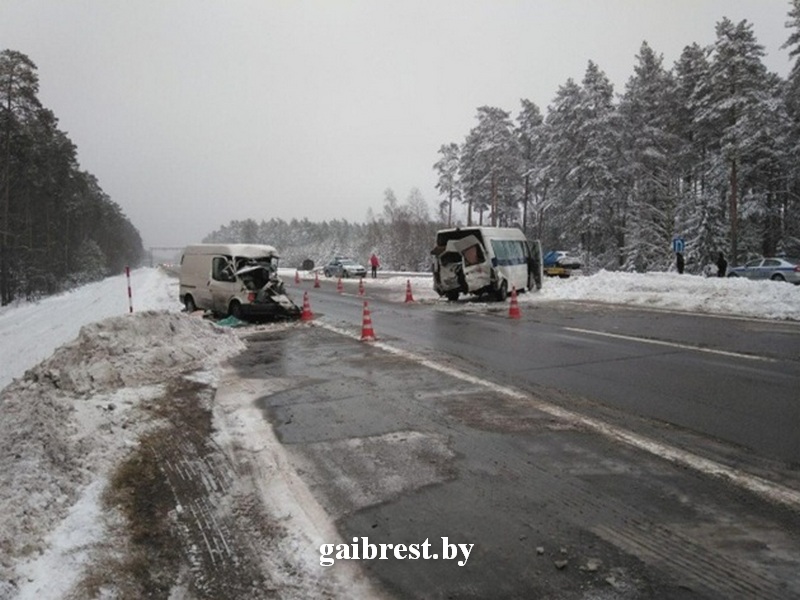 В Барановичском районе столкнулись микроавтобусы Volkswagen и Ford-4