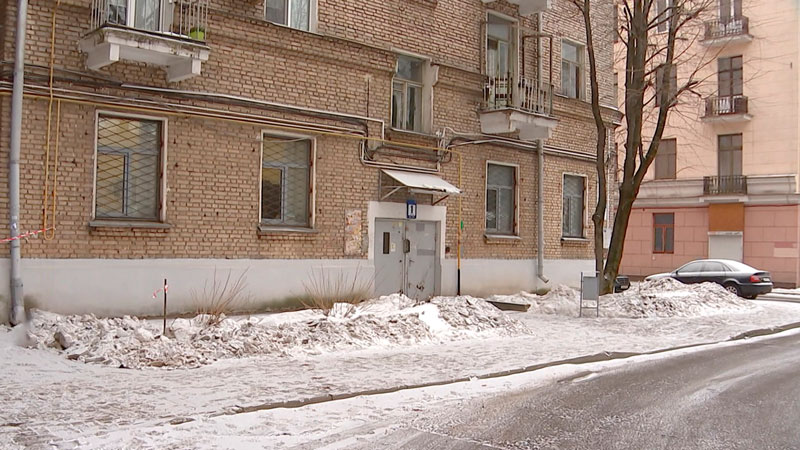 Водителей призывают освободить проезды во дворах для уборки снега