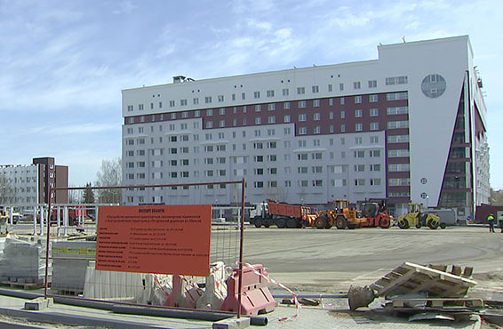 Легковушка под управлением нетрезвой девушки опрокинулась на просп. Дзержинского