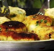 Готовим рисовые бомбочки с чесночным соусом и грецким орехом. Пошаговый рецепт