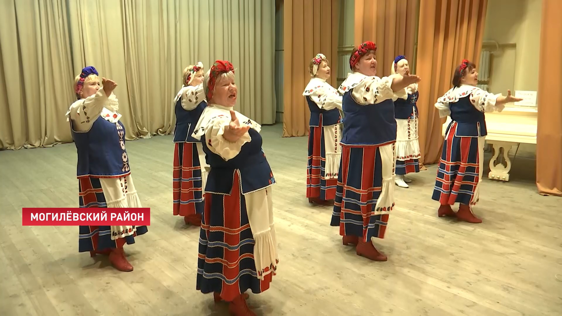Ни один праздник в Беларуси не обходится без каравая. Что происходило на избирательных участках в Могилёве-16