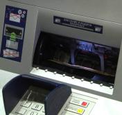 За 9 месяцев белорусы обналичили с банковских карт почти 26 миллиардов рублей