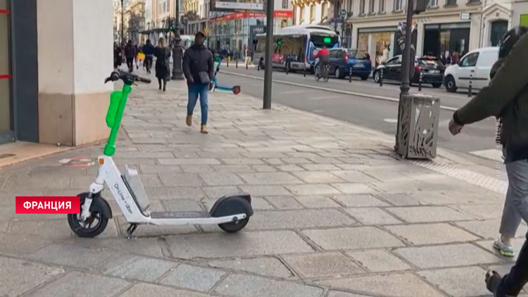 В Париже запретили электросамокаты из-за их травмоопасности. Куда их вывезут?-1