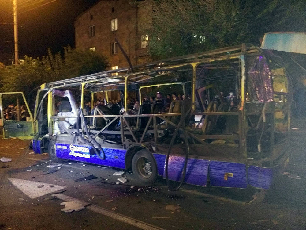 Взрыв в пассажирском автобусе в Ереване: 2 человека погибли, 7 ранены