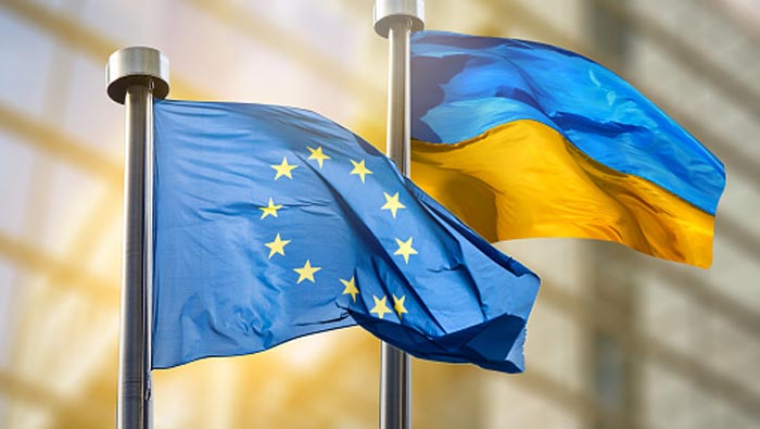 Bloomberg: европейские страны сокращают финансовую помощь украинским беженцам