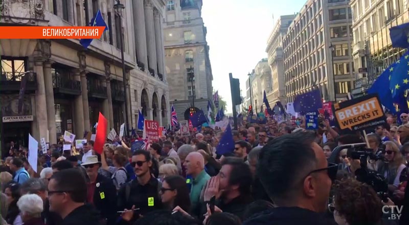 Полмиллиона митингующих вышли на улицы Лондона, протестуя против Brexit-1