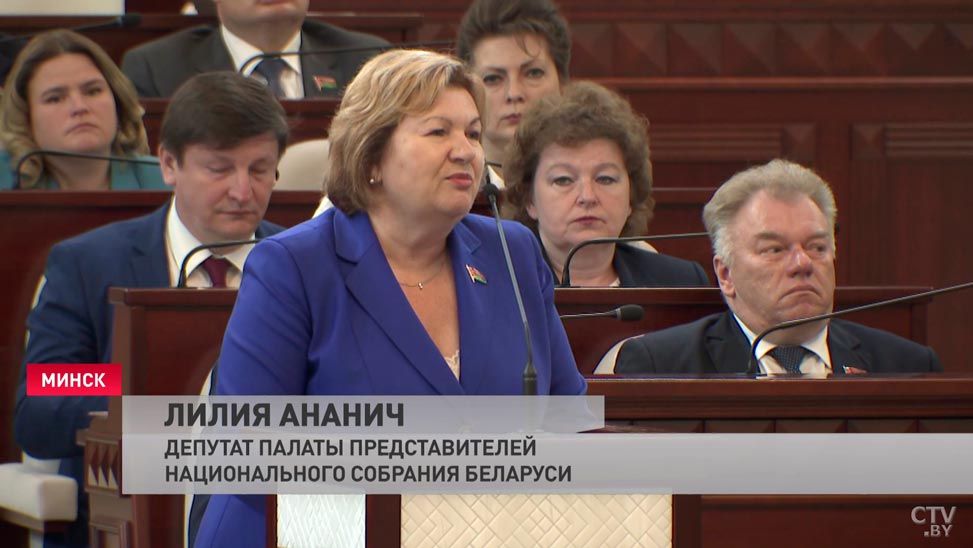 Александр Лукашенко – Лилии Ананич: если лично приедете в аудиторию и пронзительно это донесёте, назавтра 100% аудитории купят флаги -1