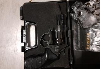 В Гродно мужчина с пистолетом угрожал трём студенткам 