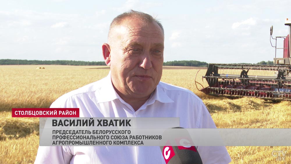 Этот мужчина 55 лет работает в поле. История одного белорусского комбайнера-19