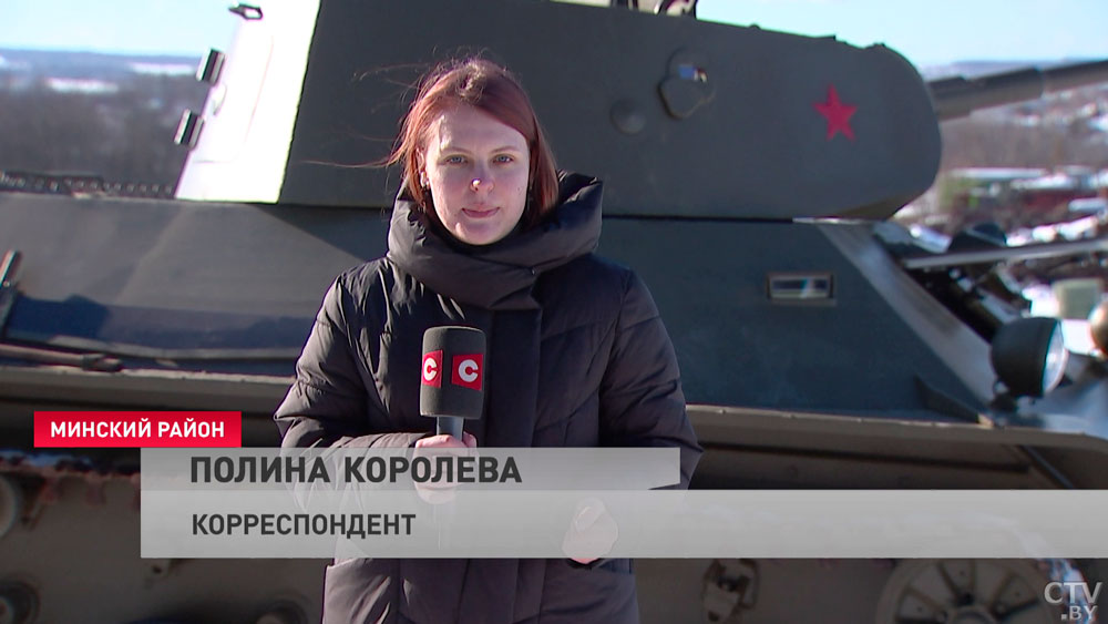 Весил 14 тонн, противостоял любым немецким машинам. Этот танк участвовал в реконструкции сражений на «Линии Сталина»-4
