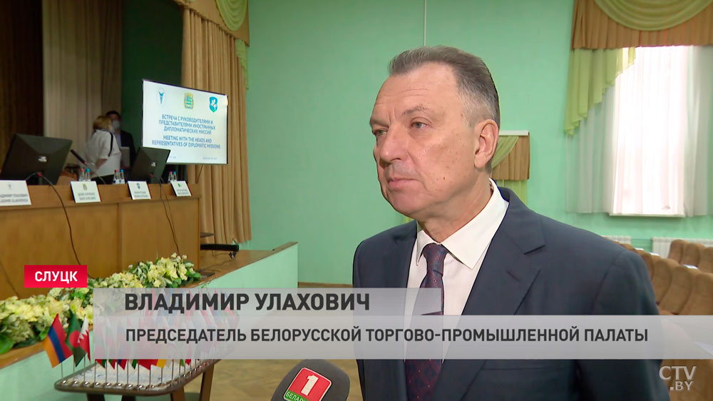 «Ежегодно мы торгуем на сумму более 7 млрд долларов». Дипломаты 32 стран оценили потенциал АПК Минской области-13