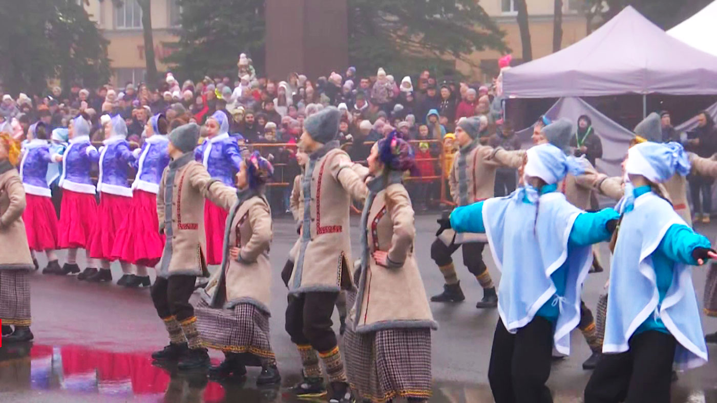 Как отмечают старый Новый год в Барановичах? Здесь карнавал, город изо льда и ярмарочные ряды