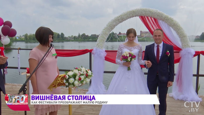 Вишнёвые клёцки, чай и даже сгущёнка. Необычный фестиваль проходит в Глубоком-39