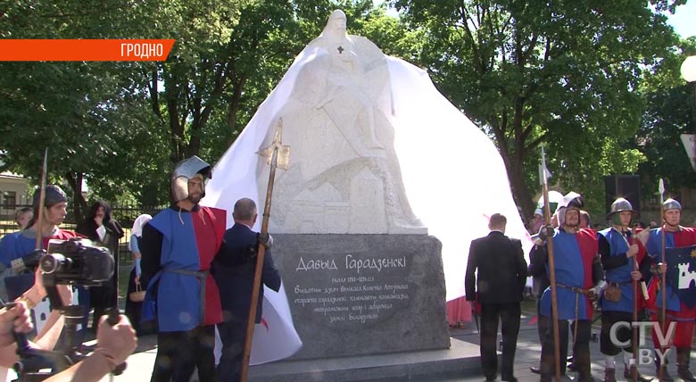 В Гродно торжественно открыт четырёхметровый памятник князю Давыду Городенскому-1