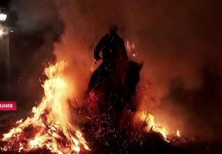 Очищение огнём: в Испании прошел ежегодный фестиваль Las Luminarias