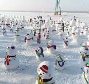 2019 снеговиков и ледяные скульптуры. Фестиваль снега и льда открывается в Китае