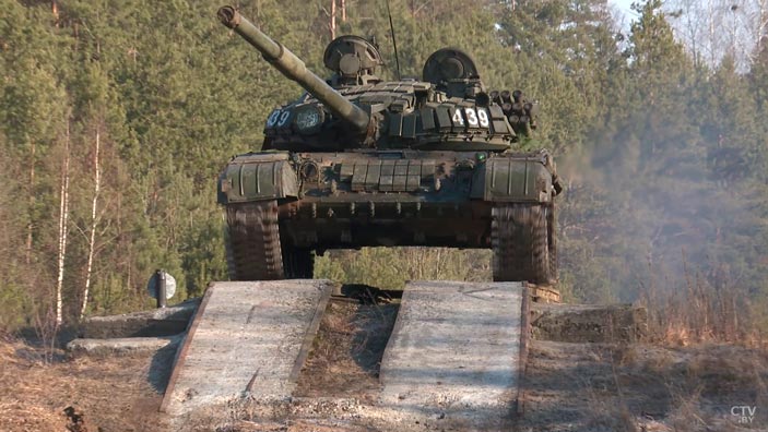 Пользователи соцсетей услышали взрывы и сделали вывод: Беларусь напала на Украину. Где правда?-7