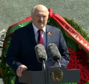 Александр Лукашенко: флаг и герб Беларуси отражают национальную идею народа – стремление к независимой и мирной жизни