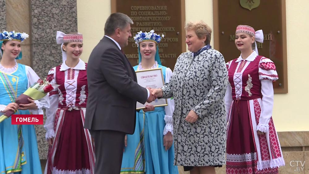 В центре Гомеля теперь развевается 12-метровый флаг: «Это символ нашей свободы»-39