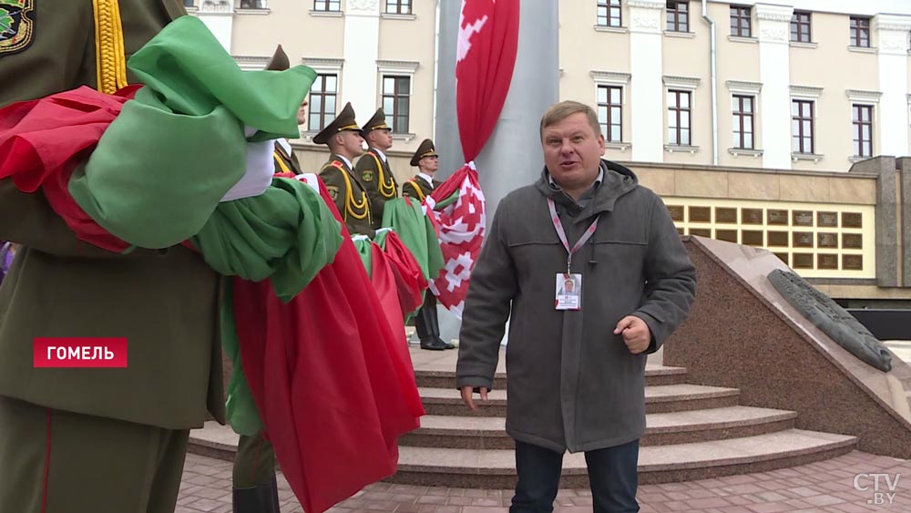 В центре Гомеля теперь развевается 12-метровый флаг: «Это символ нашей свободы»-10