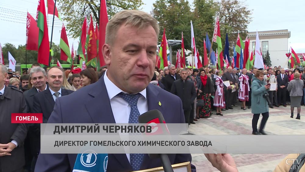 В центре Гомеля теперь развевается 12-метровый флаг: «Это символ нашей свободы»-36