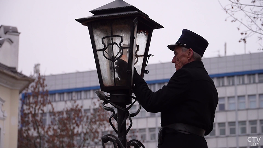 «Человек, который дарит людям свет, приносит счастье». Поговорили с единственным в стране фонарщиком-4