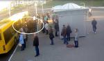 Пожилого мужчину зажало дверьми автобуса. Пассажир получил травму головы и переломы