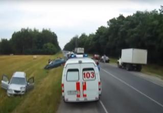 Авария в Рогачёвском районе. Пассажира  LADA из машины доставали спасатели