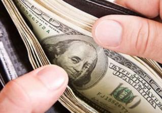 В Минске уборщица подозревается в краже кошелька с 3 500 долларов 