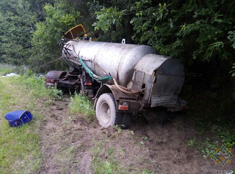 В Докшицком районе спасатели помогли зажатым в грузовике людям -1