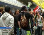 В Париже презентация кубка чемпионата Европы по футболу закончилась дракой