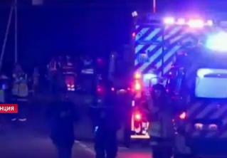 Во Франции поезд врезался в автомобиль и протащил его по рельсам 