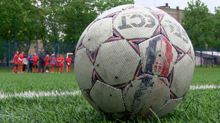 «Очень много желающих». В Минске стартовали ежегодные соревнования по футболу «Кожаный мяч»