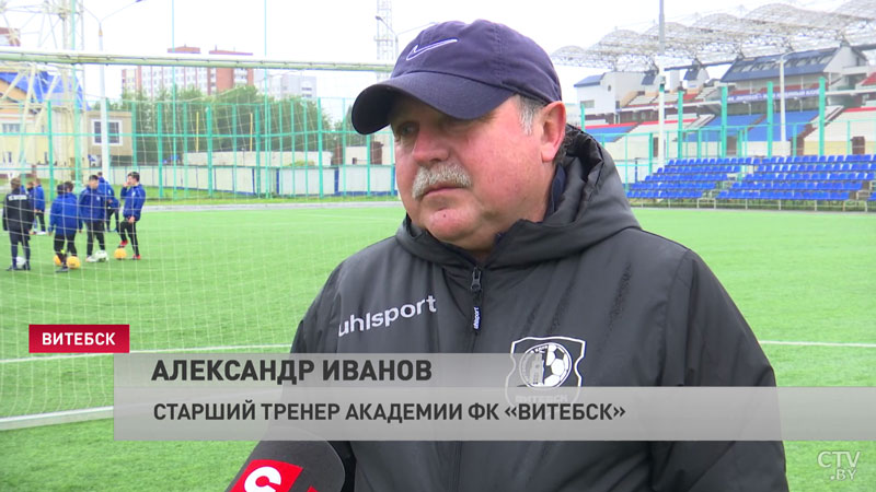 «Не могут понять, как же так: на улице снег, а здесь зелёная трава». В Витебске исполнится мечта ребят о футбольном манеже-37