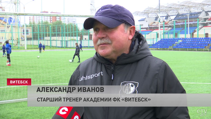 «Не могут понять, как же так: на улице снег, а здесь зелёная трава». В Витебске исполнится мечта ребят о футбольном манеже-16