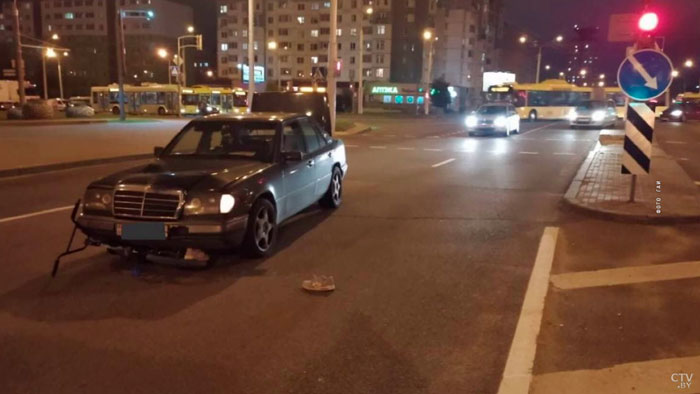 Mercedes сбил 15-летнего велосипедиста на перекрёстке в Минске. Подростку понадобилась помощь врачей-1