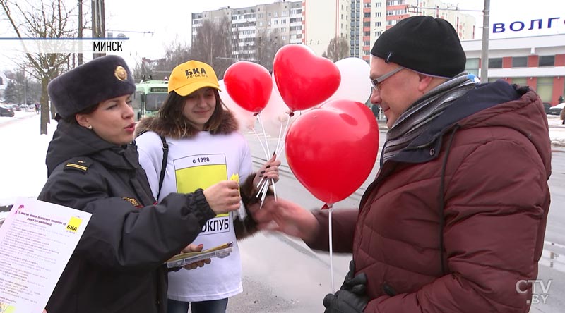 В Минске пятиклассник попал под машину, перебегая дорогу по пешеходному переходу на красный свет