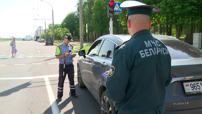 ГАИ и МЧС проверили у столичных водителей наличие и исправность огнетушителей