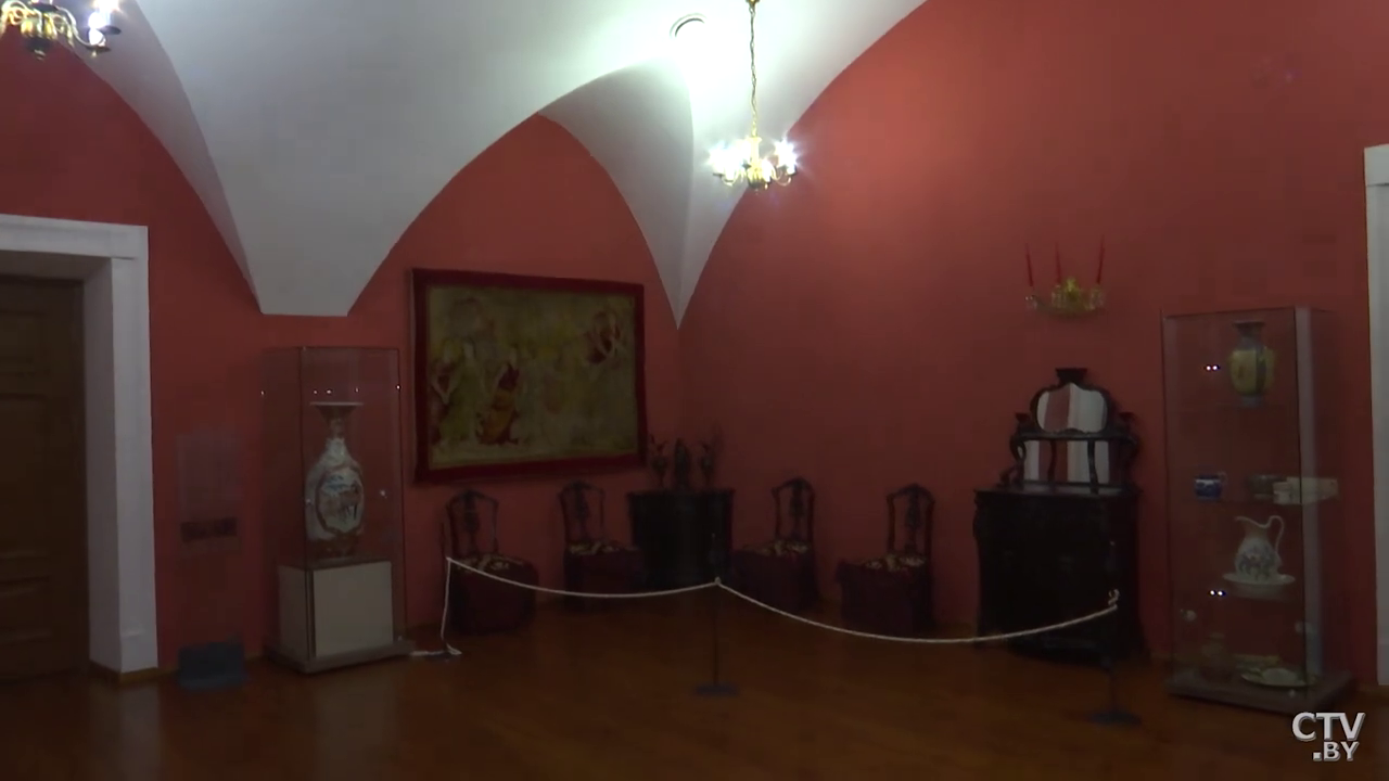 В ларце были замечены статут ВКЛ и карта Христофора Колумба. Чем уникальна галерея Михаила Савицкого в Минске? -31 В ларце были замечены статут ВКЛ и карта Христофора Колумба. Чем уникальна галерея Михаила Савицкого в Минске? -31