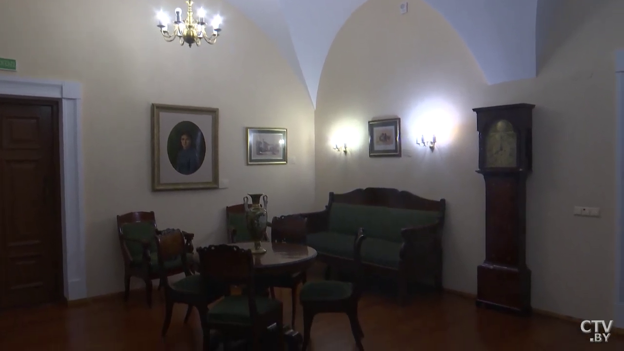 В ларце были замечены статут ВКЛ и карта Христофора Колумба. Чем уникальна галерея Михаила Савицкого в Минске? -13 В ларце были замечены статут ВКЛ и карта Христофора Колумба. Чем уникальна галерея Михаила Савицкого в Минске? -13