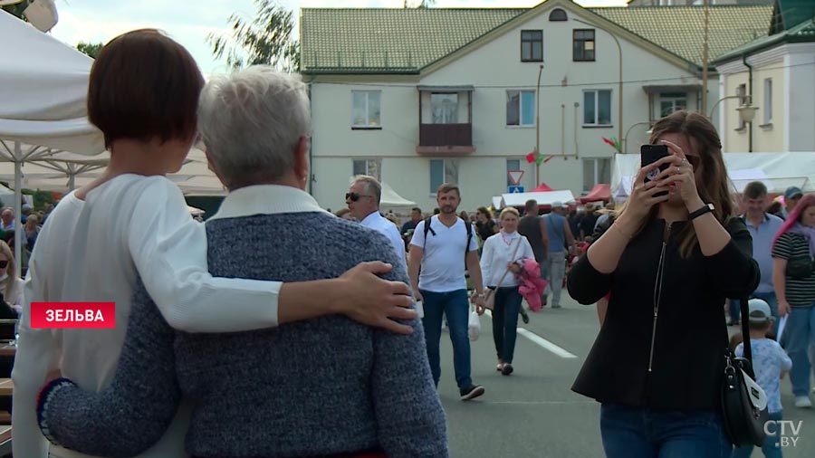 300 лет легендарной ярмарке. В Зельве проходит «Анненский кирмаш», и там могут подарить лошадь-22