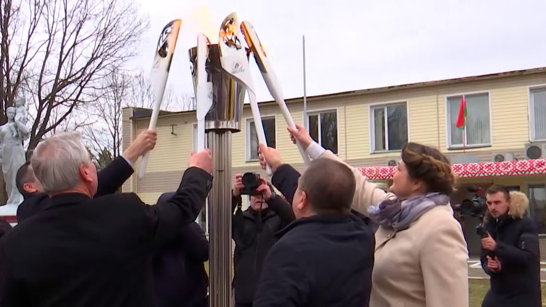 В агрогородок Ржавка Бешенковичского района пустили природный газ. Владимир Андрейченко побывал на церемонии